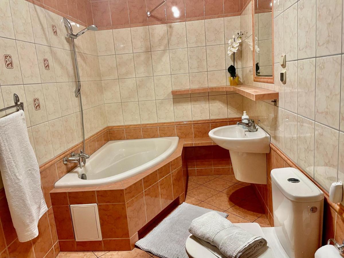 Apartament Warsaw Concierge Wola Ratusz Zewnętrze zdjęcie